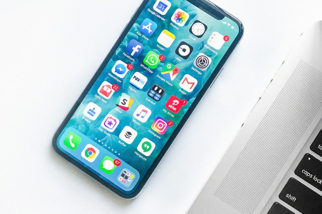 Apple готує новий iPhone Air з камерою