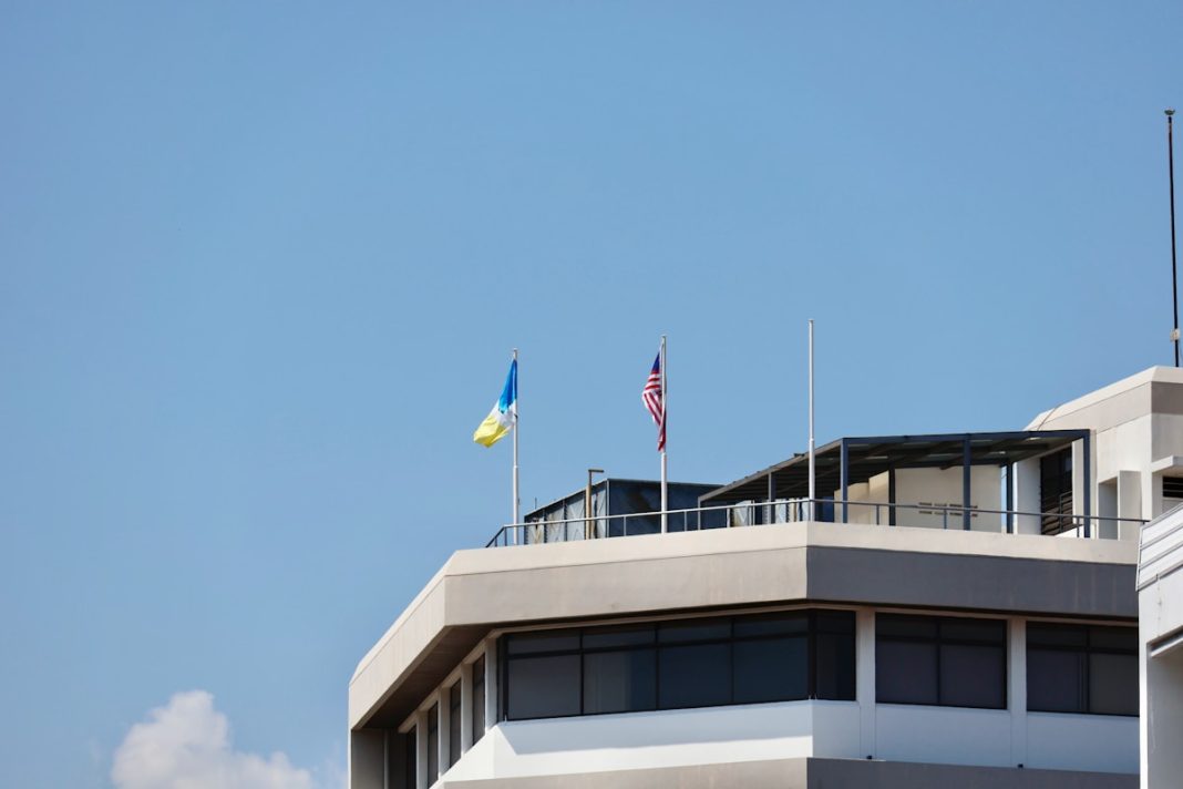 Ізраїль дотримуватиметься припинення вогню з Хезболлою Ізраїль дотримуватиметься припинення вогню з Хезболлою
