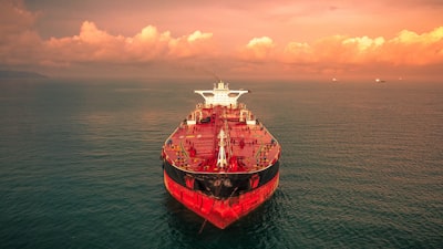 # Зеленський вимагає конфіскації російської нафти # Зеленський вимагає конфіскації російської нафти