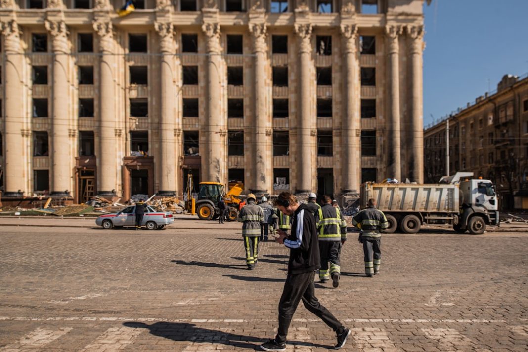 Харків: загинули п’ятеро рятувальників Харків: загинули п'ятеро рятувальників